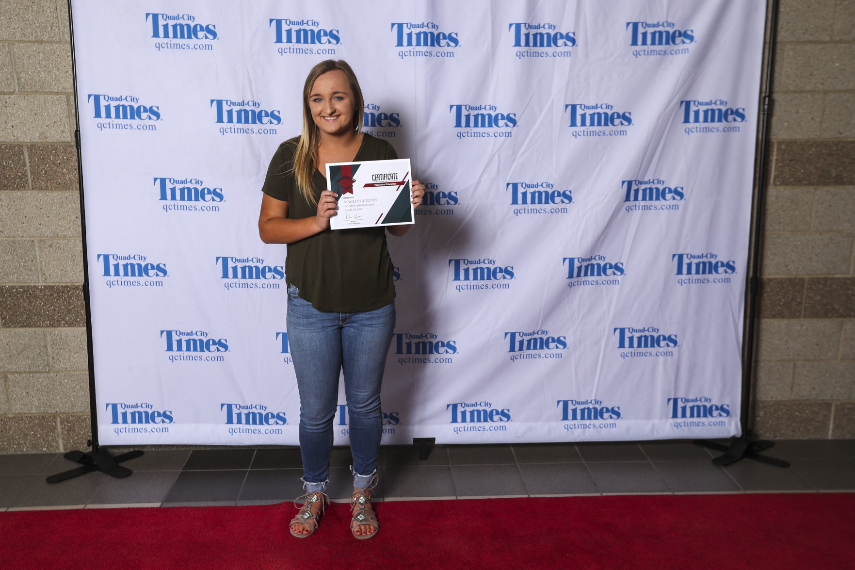 051518-salute-to-academics-red-carpet-027